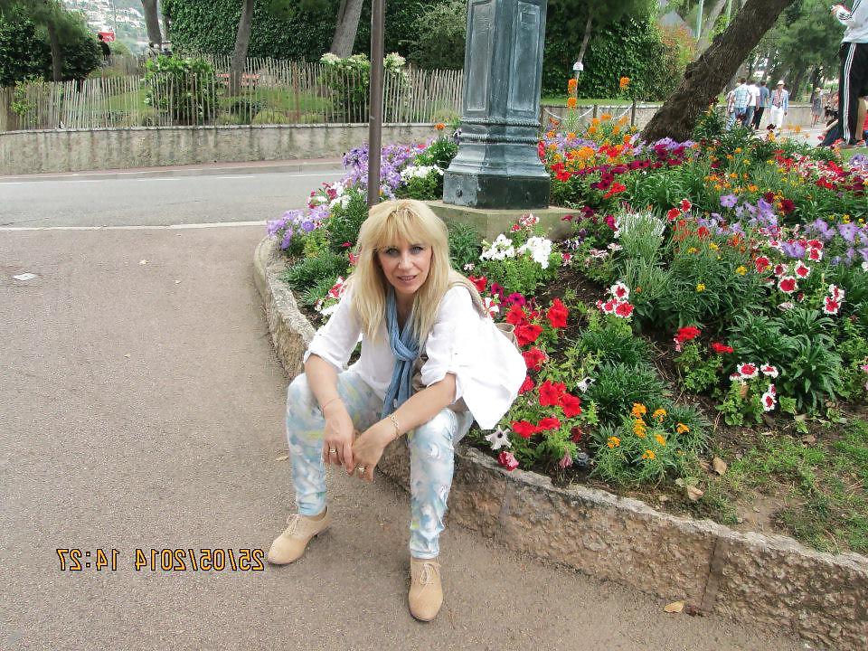 25P Hot blonde mom