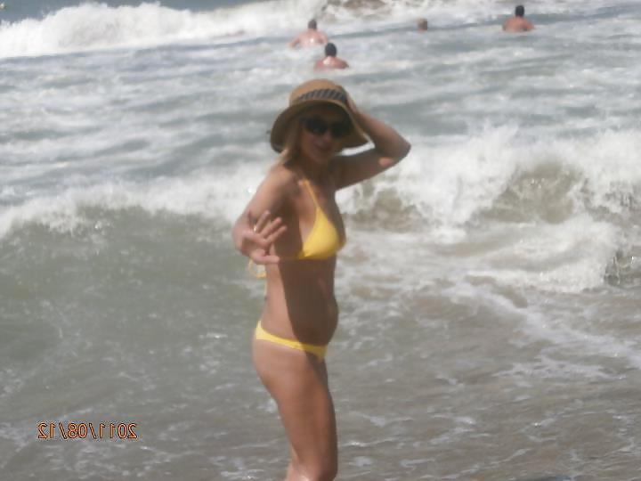 25P Hot blonde mom