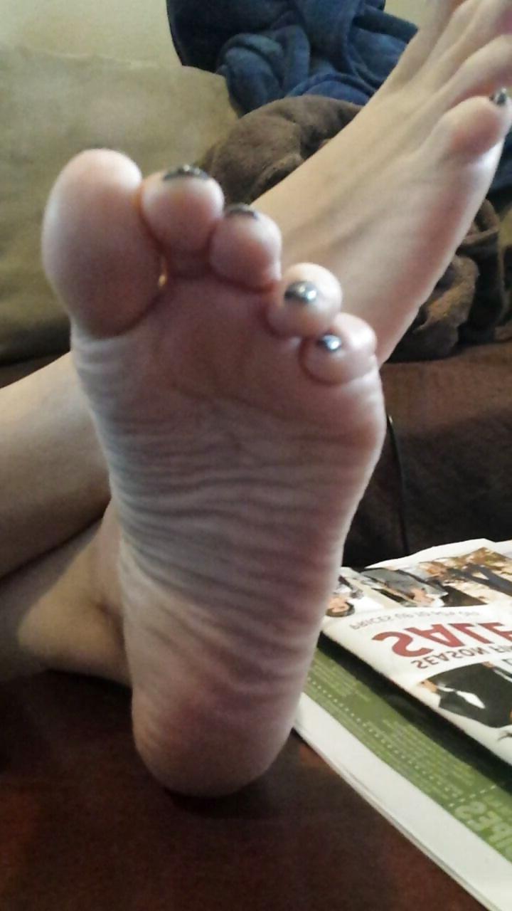12P Sexy soles propped up on the table. 