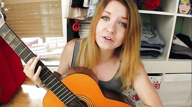 25P Kelly Svirakova - Kelly MissesVlog