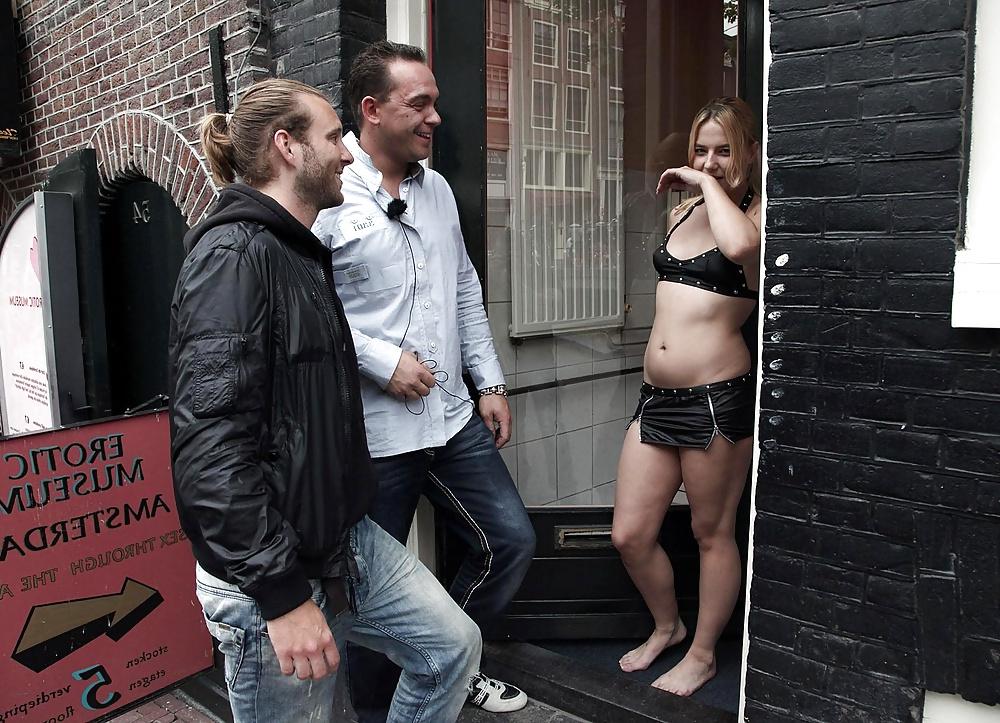 25P Street hookers. Pay and use