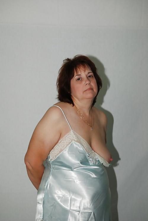25P Milfs in stockings,panties and bikini.