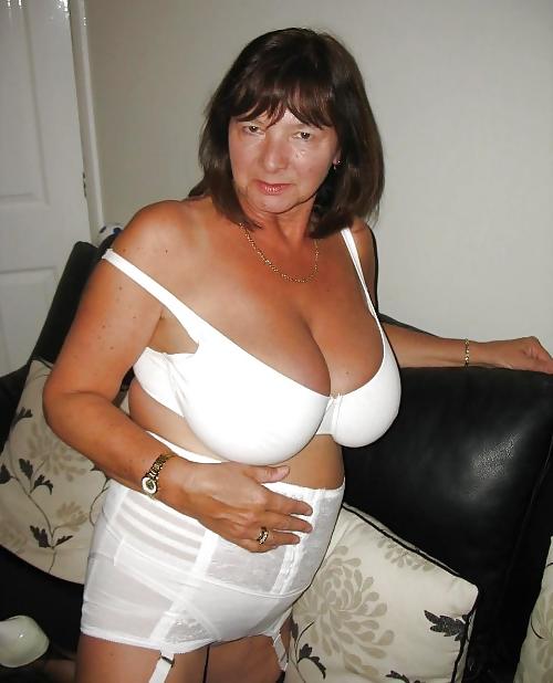 25P Milfs in stockings,panties and bikini.