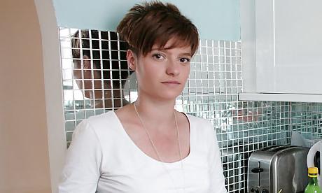 25P More celebrities with short hair P2