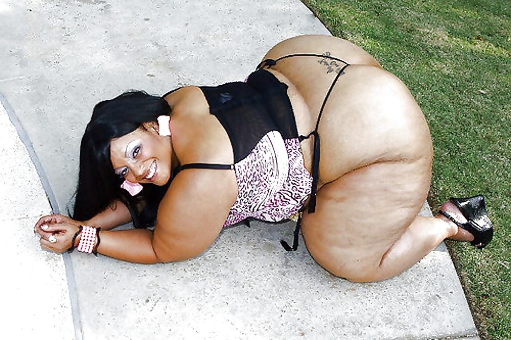 25P Side on views of sexy big arse's