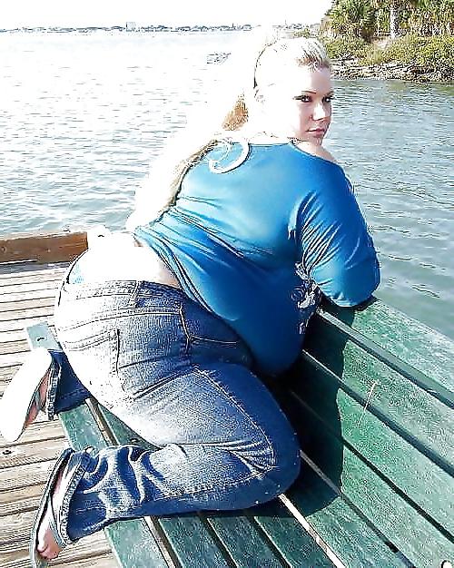 25P Side on views of sexy big arse's