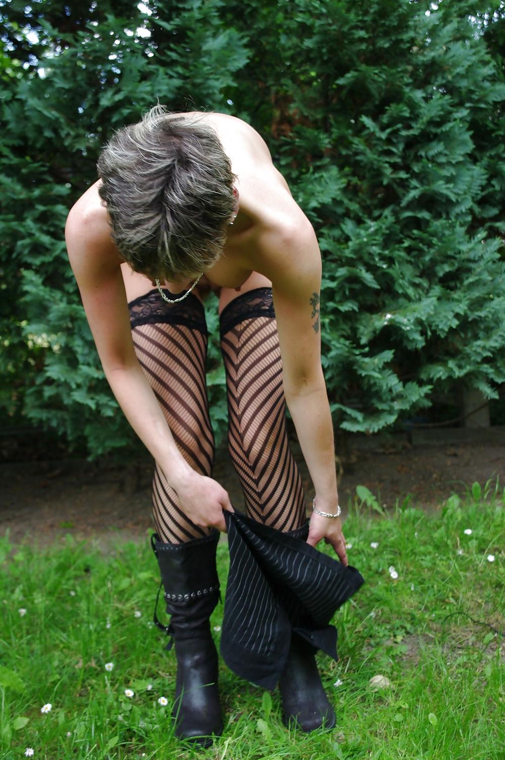 25P Wet and horny german milf outdoor shooting