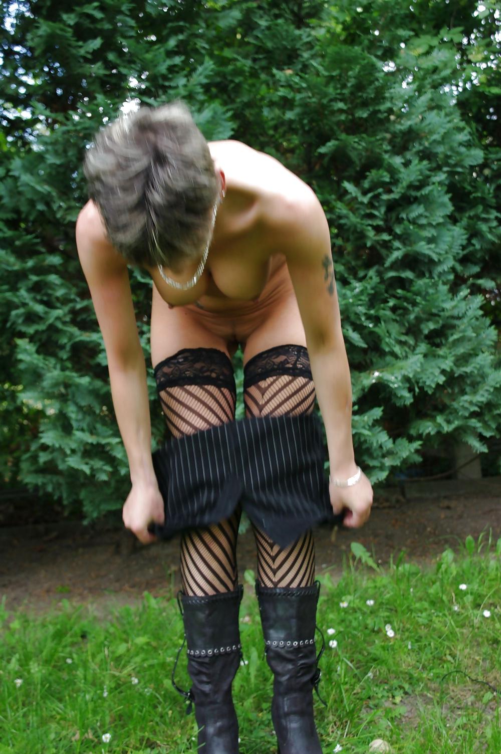 25P Wet and horny german milf outdoor shooting
