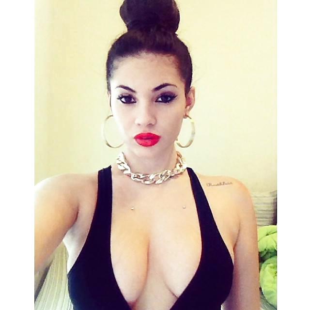 22P Selfie BIG BOOBS no nude