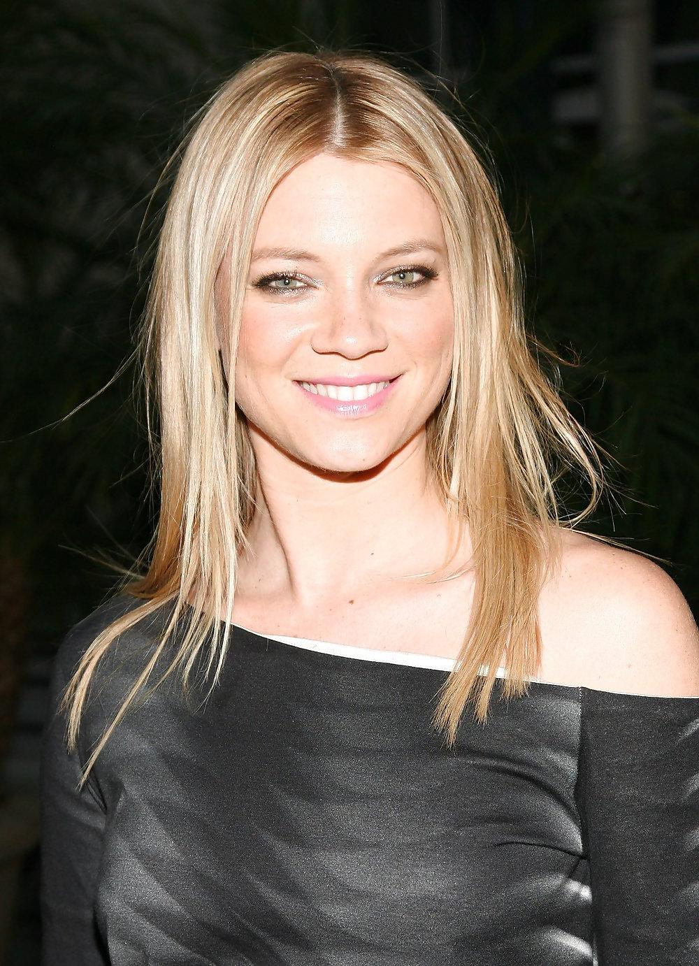 25P Amy Smart Glamour, Nudes, Caps