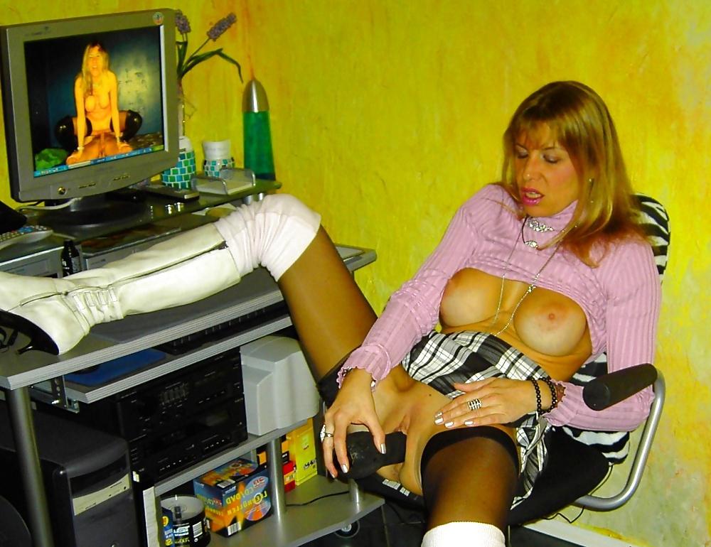 25P Julia-Perfect German SlutWife 3
