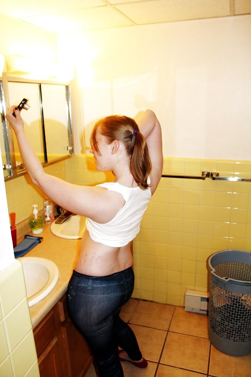25P This Is One Horny Ass Blonde With A Nice Booty