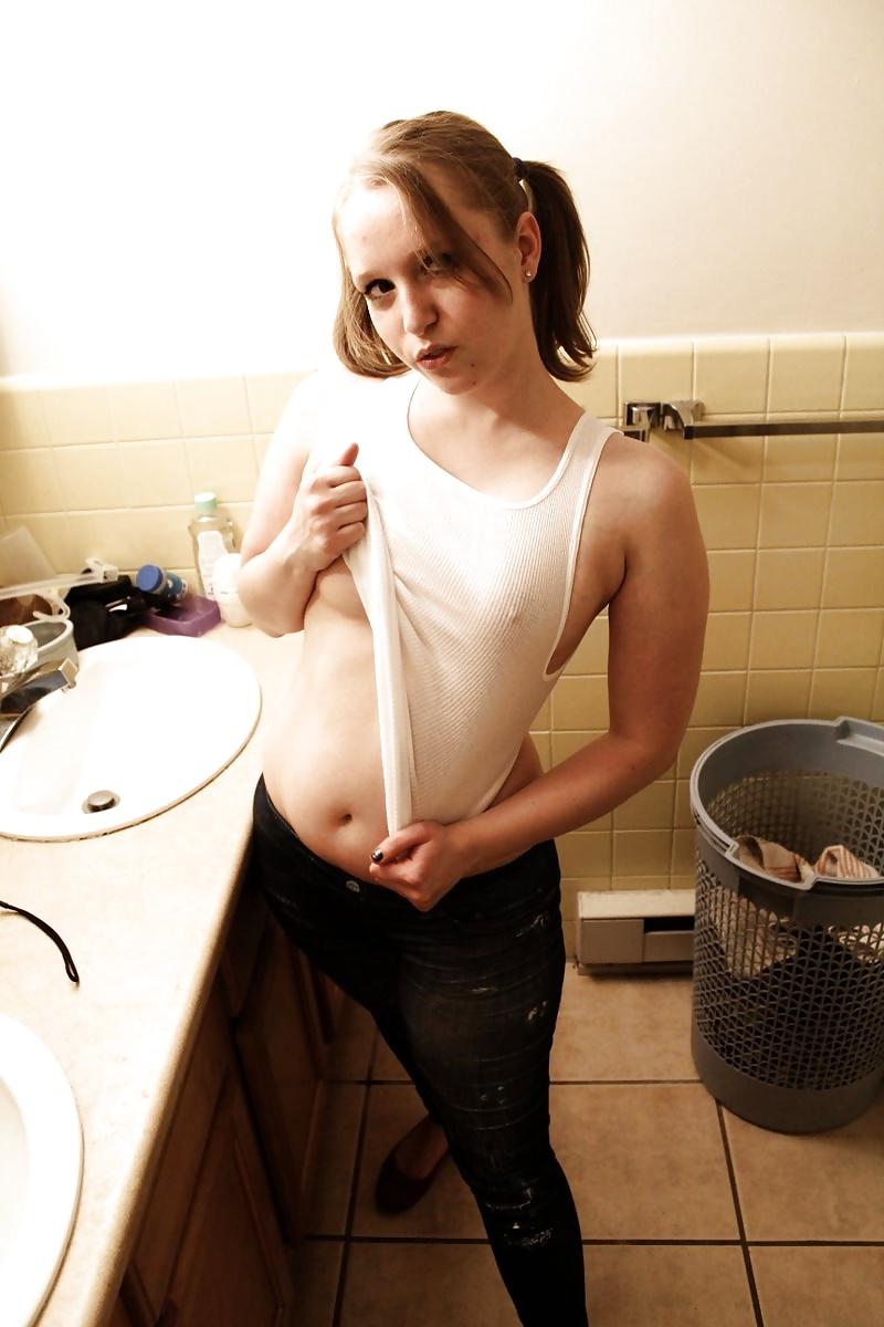 25P This Is One Horny Ass Blonde With A Nice Booty