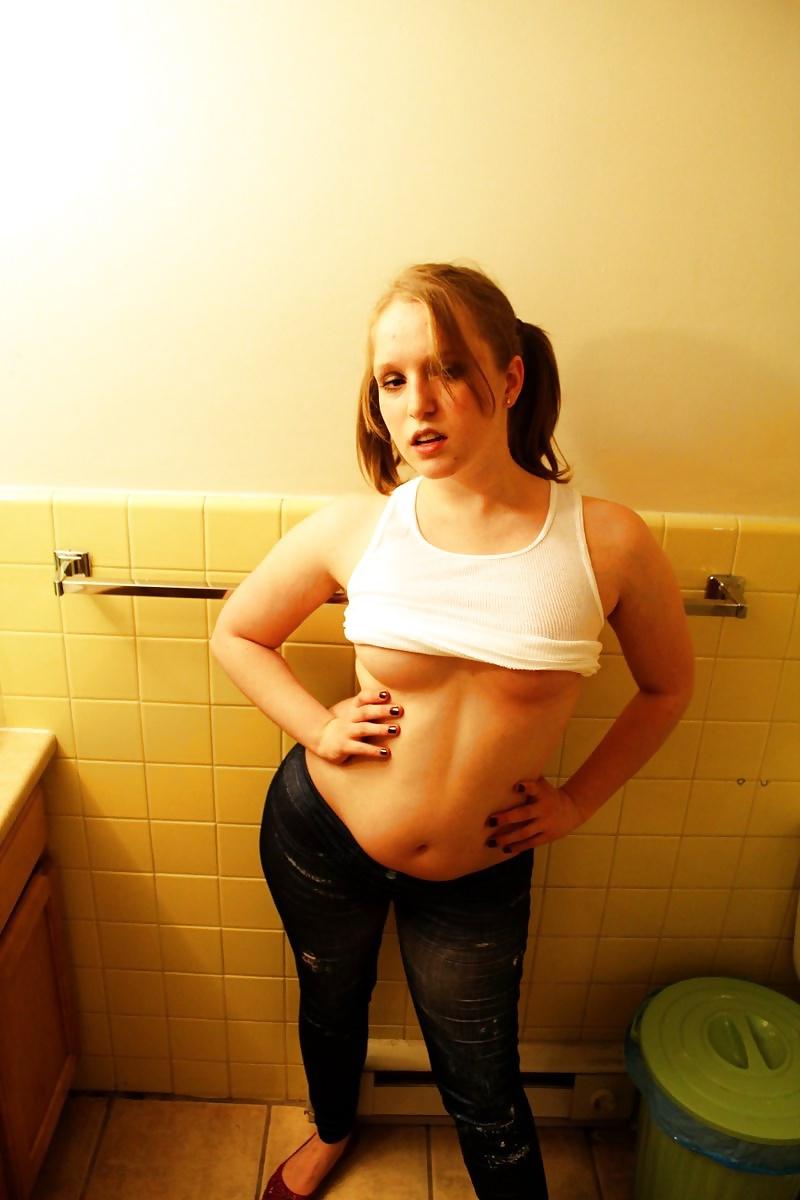 25P This Is One Horny Ass Blonde With A Nice Booty