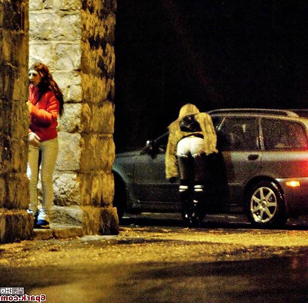 25P Street hookers. Pay and use