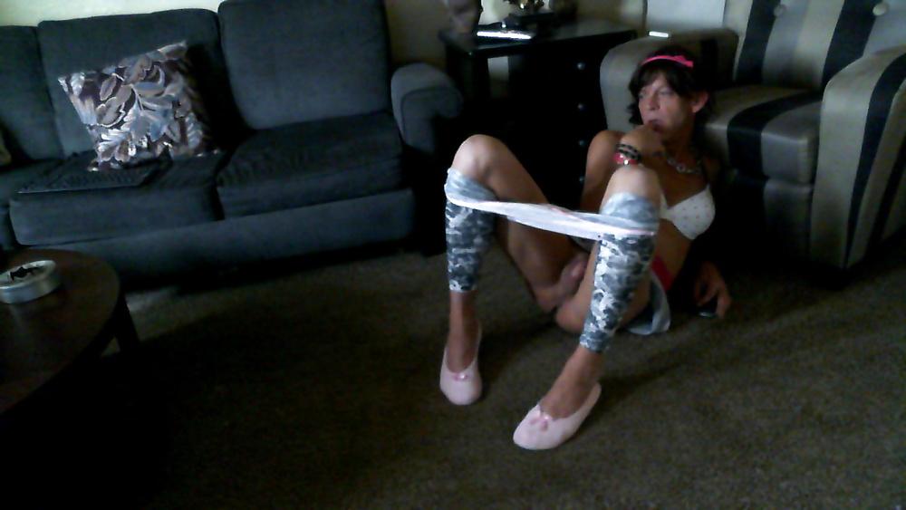 25P Naughty Denver crossdresser in tights....