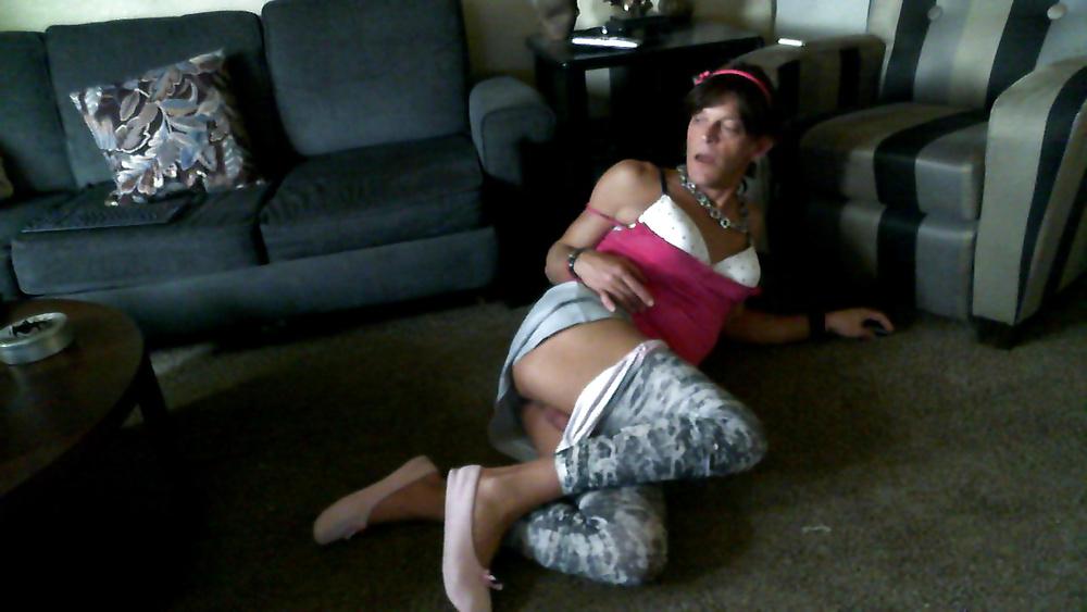 25P Naughty Denver crossdresser in tights....