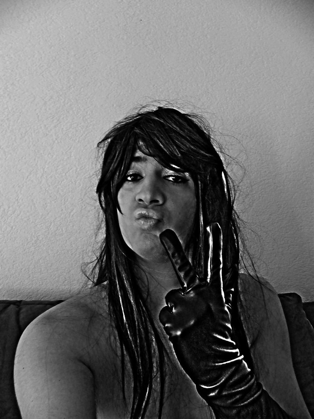 15P Crossdresser Manon leather sissyboy
