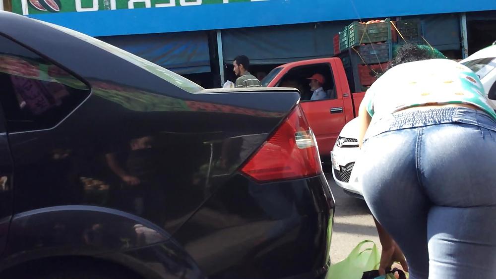 17P Sexy milf with big ass