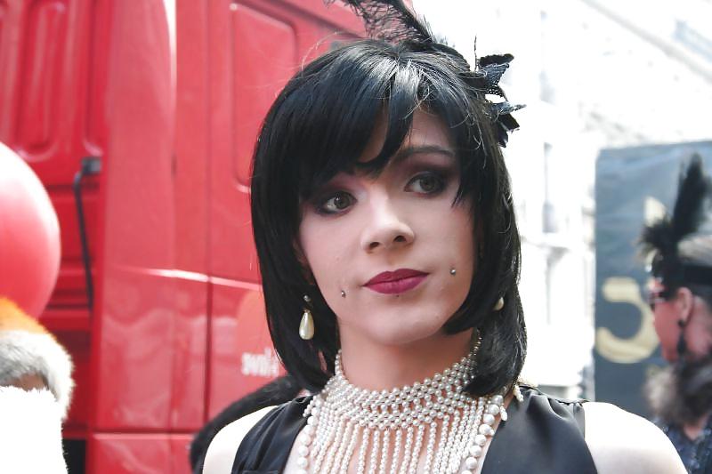 25P Close ups of pretty crossdressers