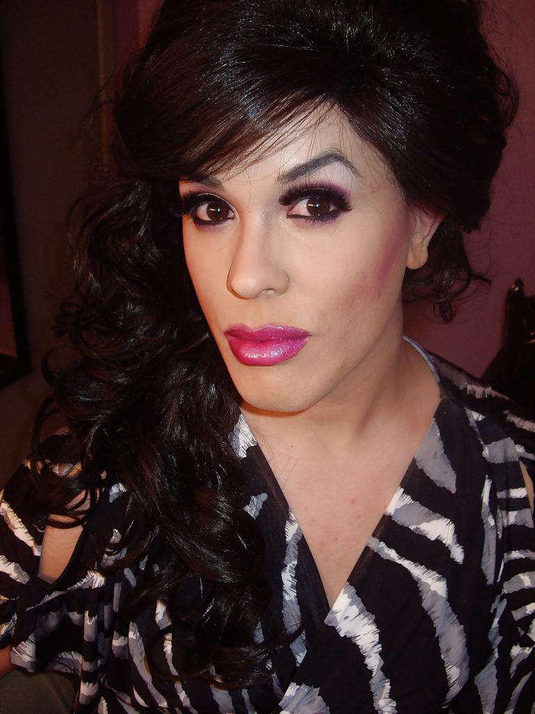 25P Close ups of pretty crossdressers