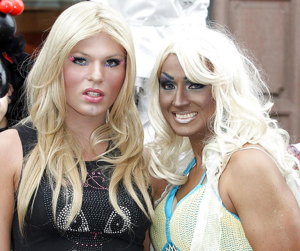 25P Close ups of pretty crossdressers