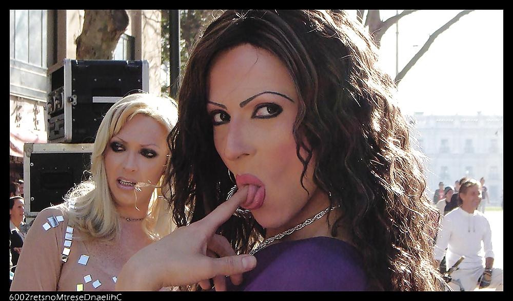 25P Close ups of pretty crossdressers