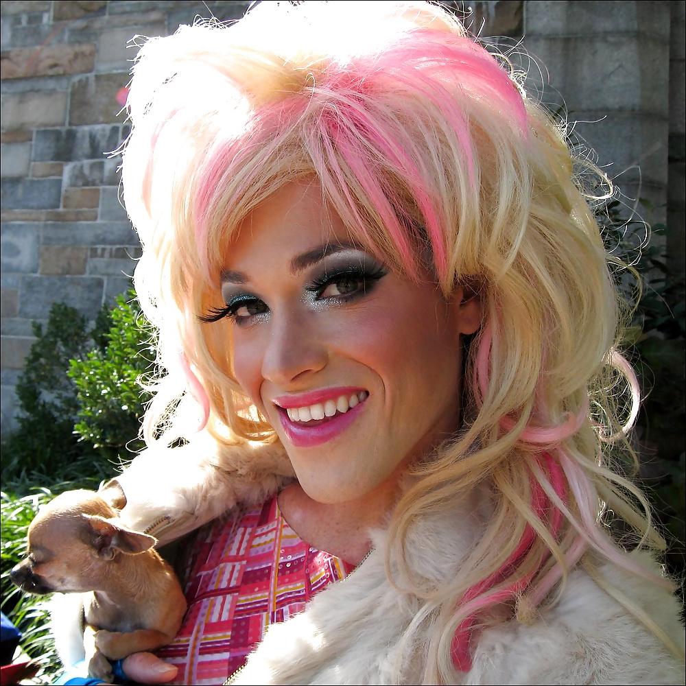 25P Close ups of pretty crossdressers
