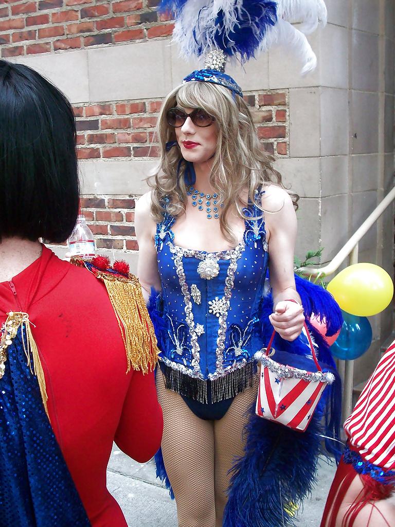 25P Close ups of pretty crossdressers