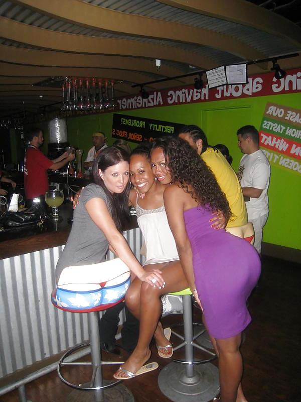 25P Mixed Thick Latin Mami With A Booty