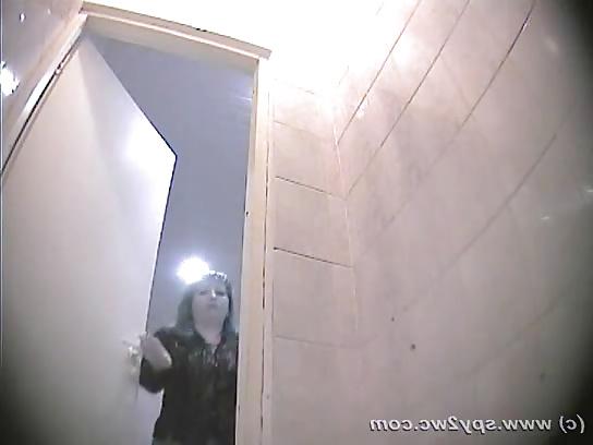 10P Wc big booty mature