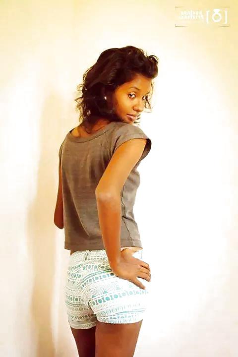 6P Lankan teen babe