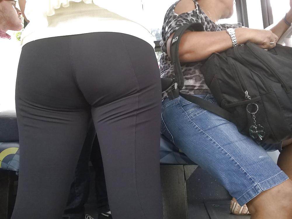24P SDRUWS2 - ROUND ASS ON THE STREET