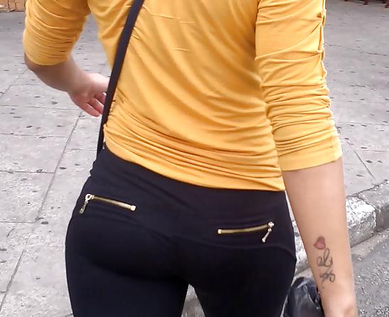 24P SDRUWS2 - ROUND ASS ON THE STREET