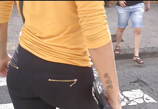 24P SDRUWS2 - ROUND ASS ON THE STREET