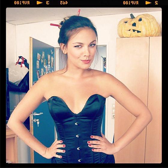 24P Janina Uhse ( GZSZ )