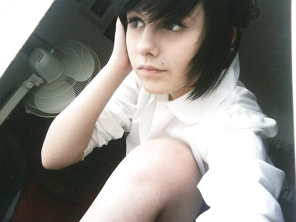 25P Hot Emo Girl 2