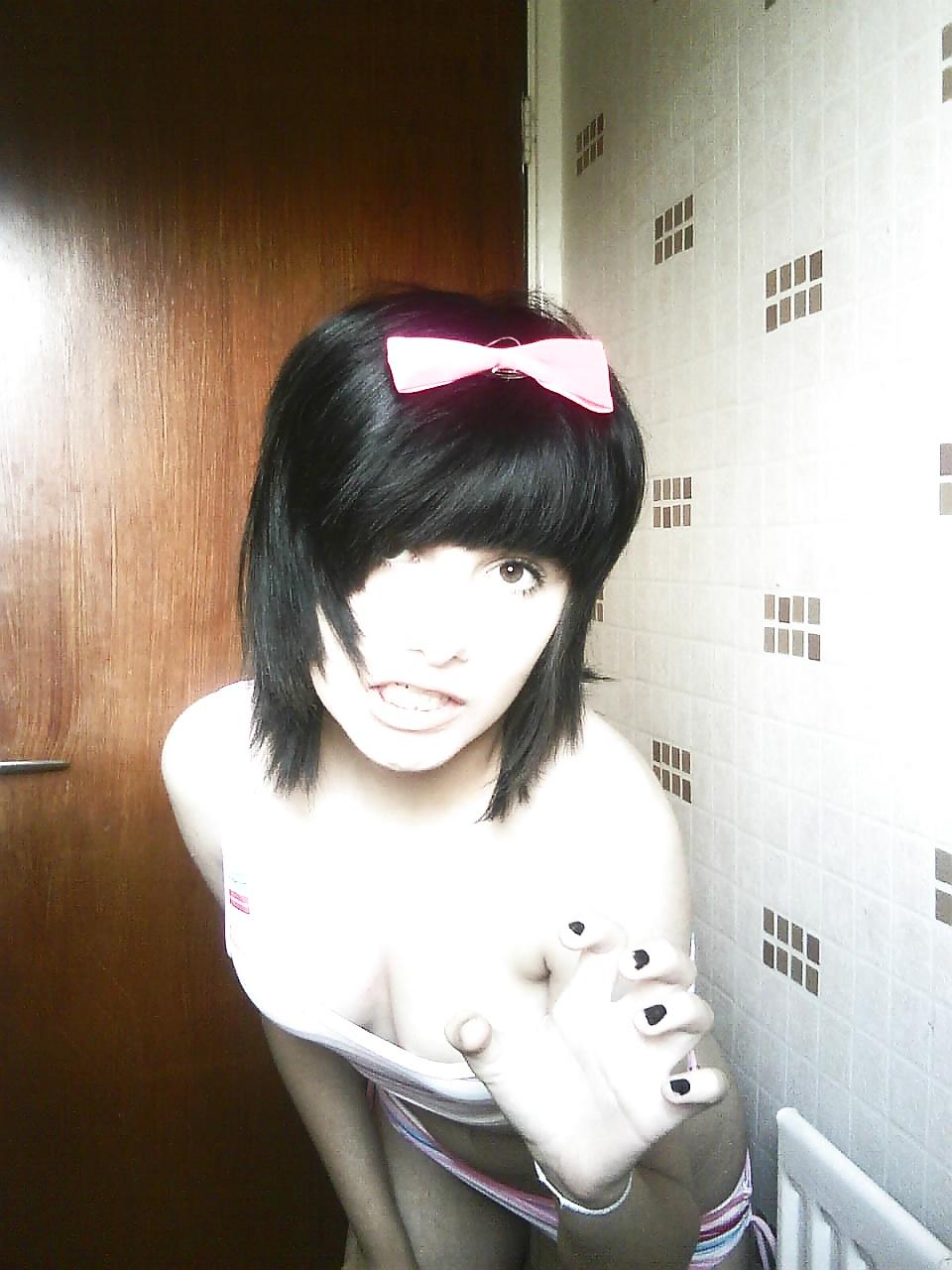 25P Hot Emo Girl 2