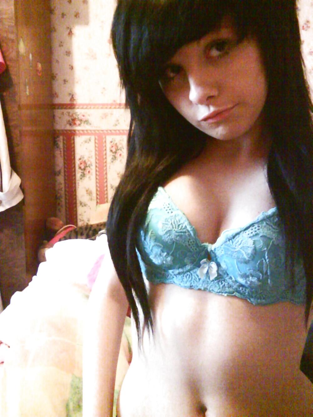 25P Hot Emo Girl 2