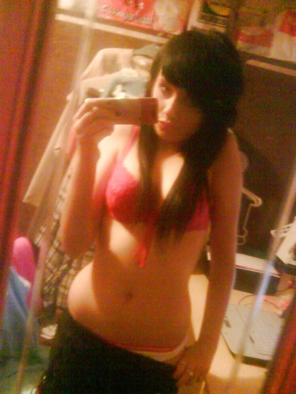 25P Hot Emo Girl 2