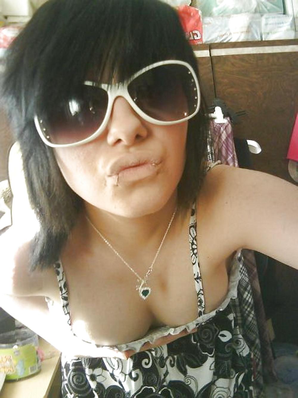 25P Hot Emo Girl 2