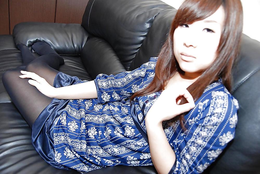 16P Aiko Kondo striping and masturbating her gash