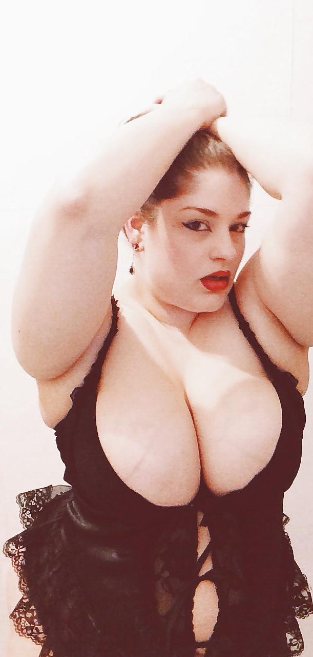 25P Irem Sumakli(big boobs)