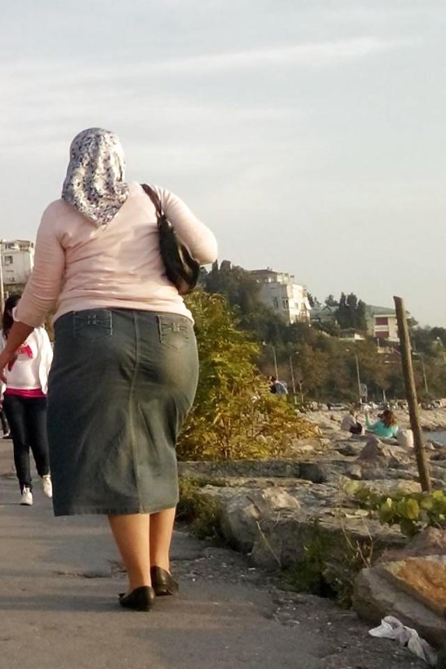 16P Big Ass Moms Hijab 1