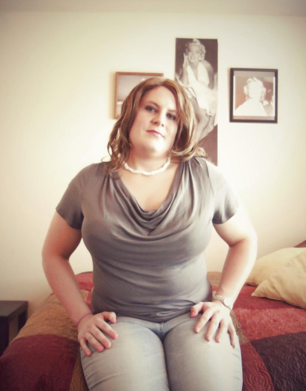 25P Young Crossdresser 