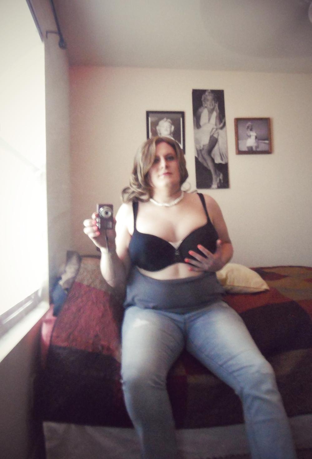 25P Young Crossdresser 