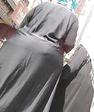 25P Candid Arab Ass - Mature Big Butt - Booty voyeur