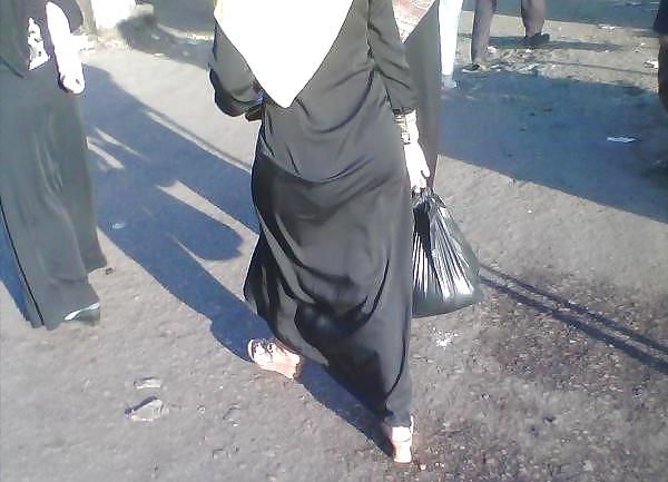 25P Candid Arab Ass - Mature Big Butt - Booty voyeur