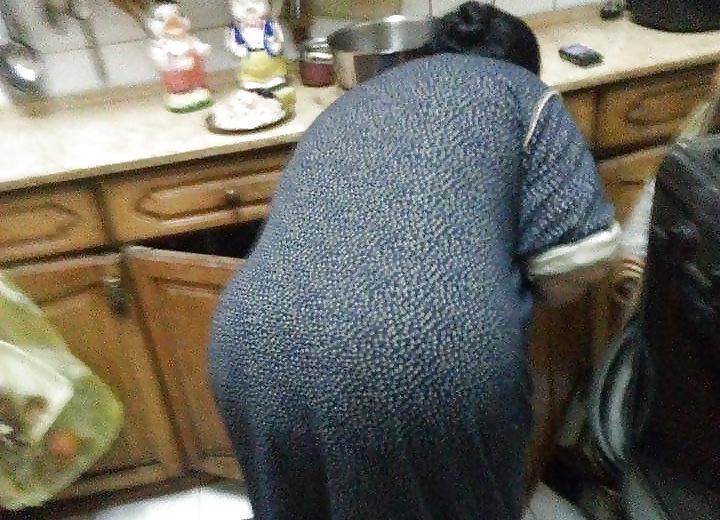 25P Candid Arab Ass - Mature Big Butt - Booty voyeur