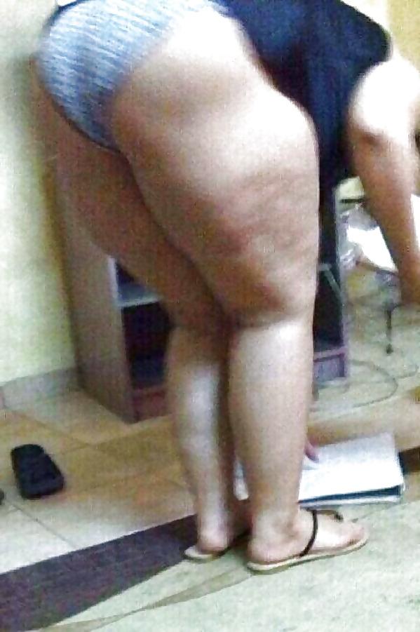 25P Candid Arab Ass - Mature Big Butt - Booty voyeur